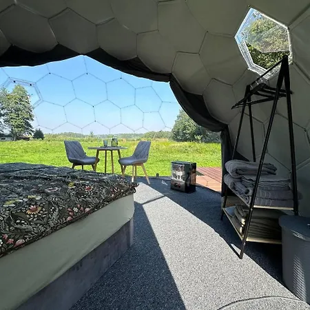 Paradiesufer Am Campingplatz
